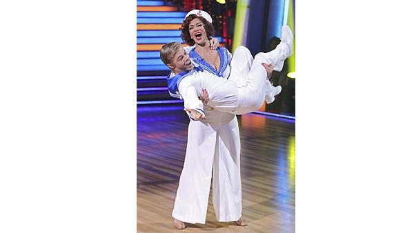 Nicole Scherzinger and Derek Hough perform on 'Dancing With the Stars,' April 5, 2010