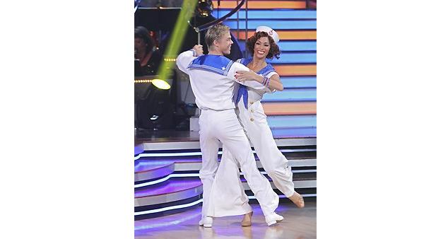 Nicole Scherzinger and Derek Hough perform on 'Dancing With the Stars,' April 5, 2010