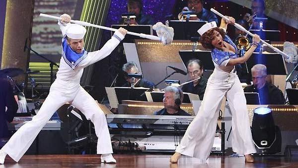 Nicole Scherzinger and Derek Hough perform on 'Dancing With the Stars,' April 5, 2010