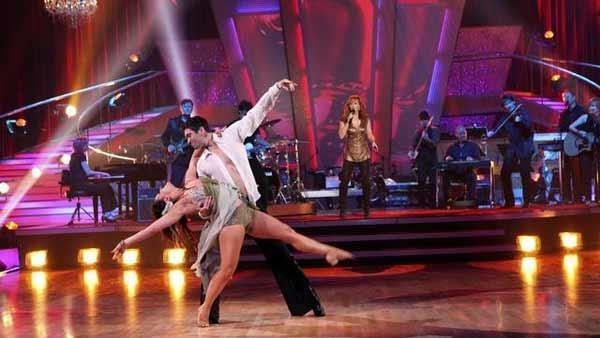 Country Superstar Reba McEntire performs on the results show of week three of 'Dancing With the Stars.'