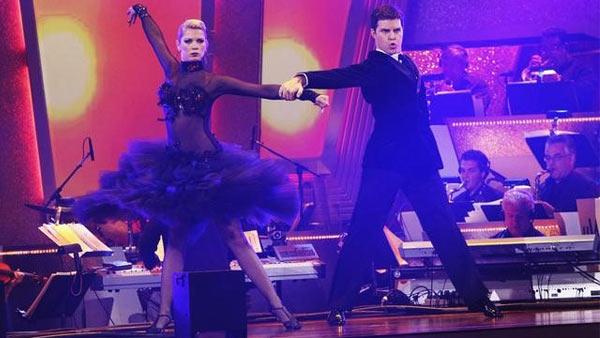 Professional dancers Anna Demidova and Jonathan Roberts perform on 'Dancing With the Stars,' Monday, April 12, 2010.