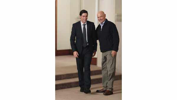 Jack Shephard (Matthew Fox) and John Locke (Terry O'Quinn)