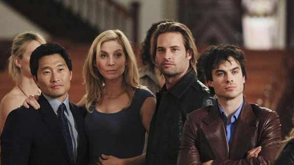 Shannon Rutherford (Maggie Grace), Jin-Soo Kwon (Daneil Dae Kim), Juliet Burke (Elizabeth Mitchell), Sayid Jarrah (Naveen Andrews), Sawyer (Josh Holloway) and  Boone Carlyle (Ian Somerhalder) attend church.