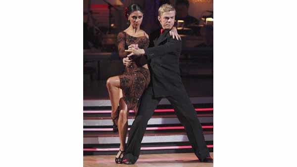 Nicole Scherzinger and Derek Hough performed the Argentine Tango and Jive on 'Dancing With the Stars: Results Show' on Tuesday, May 25. Erin Andrews came in third place, Evan Lysacek placed second and Scherzinger was deemed the winner of season ten.