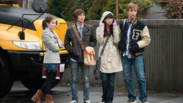 Jessica (Anna Kendrick), Eric (Justin Chon), Angela (Christian Serratos), Mike Newton (Michael Welch)