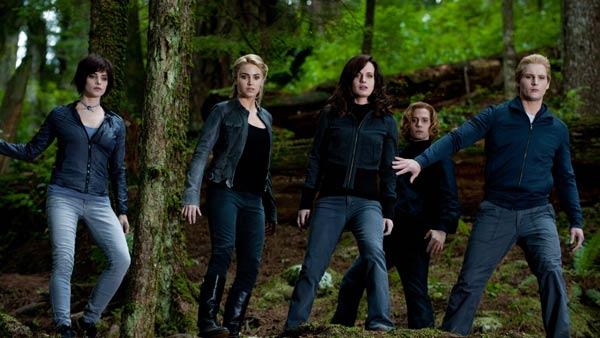 The vampires Alice Cullen (Ashley Greene), Rosalie Hale (Nikki Reed), Esme Cullen (Elizabeth Reaser) Jasper Hale (Jackson Rathbone) and Carlisle Cullen (Peter Facinelli)
