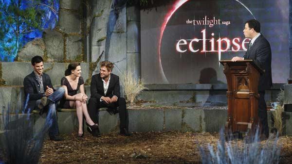 Taylor Lautner (Jacob Black), Kristen Stewart (Bella Swan), Robert Pattinson (Edward Cullen) and host Jimmy Kimmel