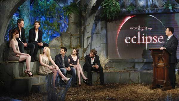 Bryce Dallas Howard (Victoria), Xavier Samuel (Riley), Peter Facinelli (Carlisle Cullen), Dakota Fanning (Jane), Taylor Lautner (Jacob Black), Kristen Stewart (Bella Swan), Robert Pattinson (Edward Cullen) and host Jimmy Kimmel