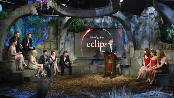 Bryce Dallas Howard (Victoria), Xavier Samuel (Riley), Peter Facinelli (Carlisle Cullen), Dakota Fanning (Jane), Taylor Lautner (Jacob Black), Kristen Stewart (Bella Swan), Robert Pattinson (Edward Cullen) and host Jimmy Kimmel