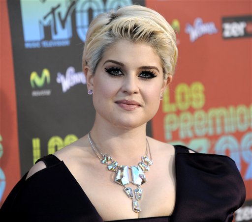 Kelly Osbourne arrives at the 'Los Premios MTV...