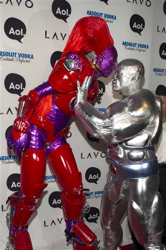 <div class="meta image-caption"><div class="origin-logo origin-image "><span></span></div><span class="caption-text">Heidi Klum, left, and Seal arrive to Heidi&#39;s Halloween Party in New York, Sunday, Oct. 31, 2010. (&#40;AP Photo&#47;Charles Sykes&#41;)</span></div>