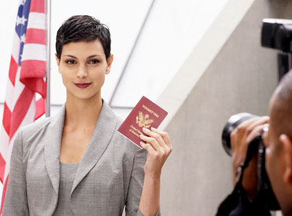 (Pictured: Morena Baccarin as the evil alien...