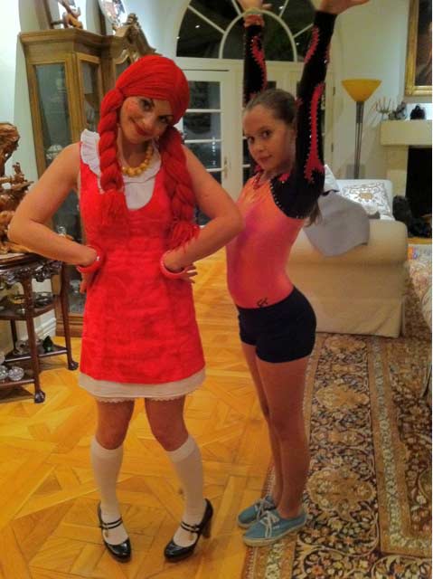 <div class="meta image-caption"><div class="origin-logo origin-image "><span></span></div><span class="caption-text">&#39;Here&#39;s me & Natasha- who was Lauren from &#39;Make It Or Break It,&#39;&#34; Candace Cameron Bure, aka D.J. from &#39;Full House&#39; and Summer from ABC Family&#39;s &#39;Make it or Break it&#39;, Tweeted on Oct. 31, 2010. Natasha is her 12-year-old daughter, the oldest of her three children. (twitter.com&#47;SteveMartinToGo)</span></div>