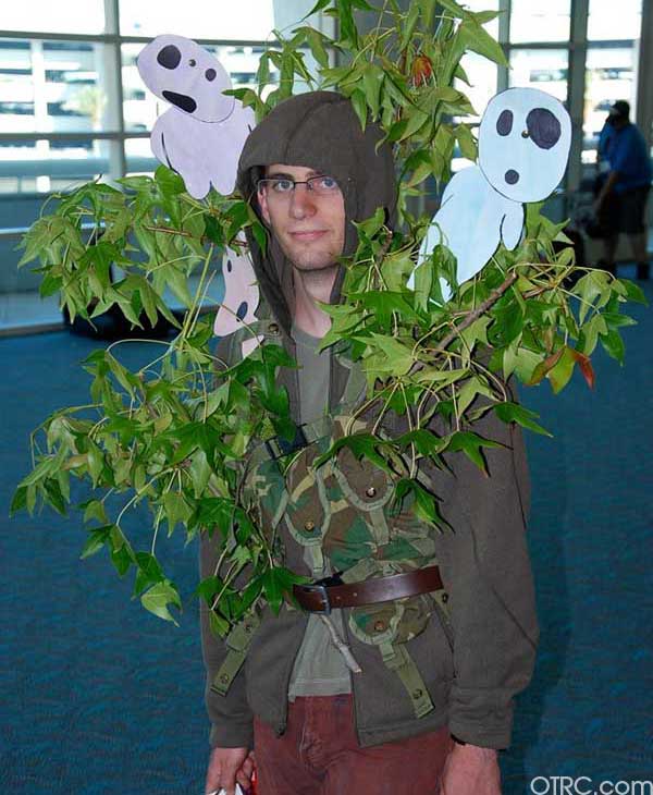 2010 Comic-Con attendees show off their costumes...