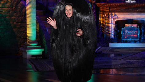 <div class="meta image-caption"><div class="origin-logo origin-image "><span></span></div><span class="caption-text">Ellen dressed up as Nicole &#39;Snooki&#39; Polizzi&#39;s hair on &#39;The Ellen DeGeneres Show&#39; in an episode just before Halloween. (Warner Bros.)</span></div>