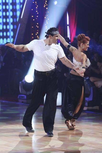Kurt Warner and Anna Trebunskaya perform on Team...