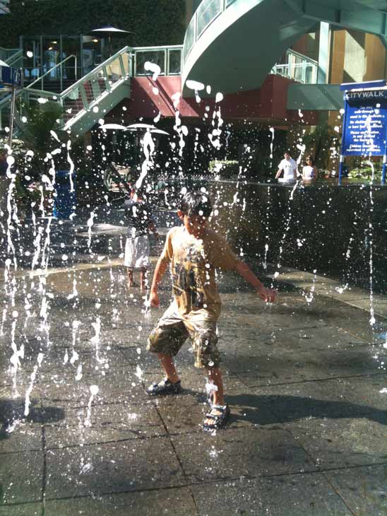 This young ABC7 viewer stays cool by playing in...