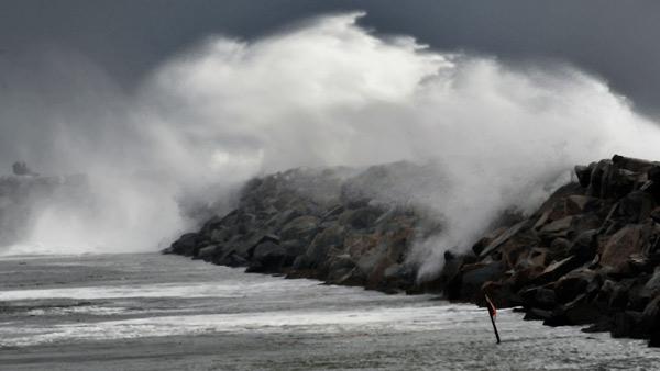 Waves crashing at Dana Point