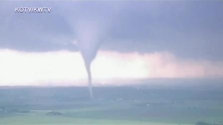 A tornado touches down in Moore, Oklahoma on Monday, May 20, 2013.