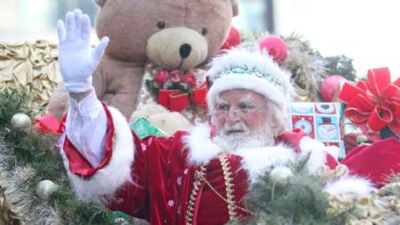 Santa Claus waves during the 92nd annual Thanksgiving day parade in Philadelphia, Thursday, Nov. 24, 2011.