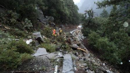 Rock slide on HWY 120, Big Oak Flat Road, in Yosemite National Park