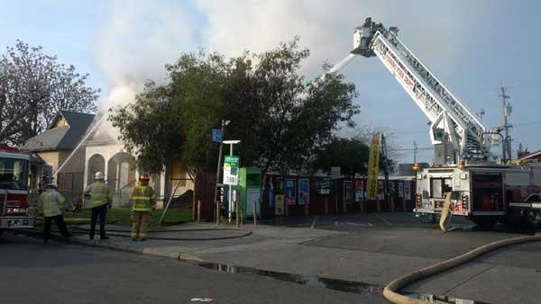 resno city fire crews are on the scene of a house fire at Effie St. and Belmont Ave. in Central Fresno. Stay with Action News and ABC30.com for more on this developing story.