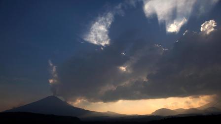 Seismic activity has increased at the Popocatepetl volcano near Mexico City, leading authorities to alert towns in two central states and the capital.