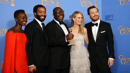 From left, Lupita Nyongo, Chiwetel Ejiofor, Steve McQueen, Sarah Paulson, and Michael Fassbender pose in the press room with the award for best motion picture - drama for 12 Years a Slave at the 71st annual Golden Globe Awards