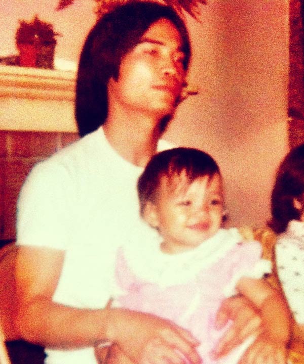 Sontaya and her super stylish dad back in 1976....