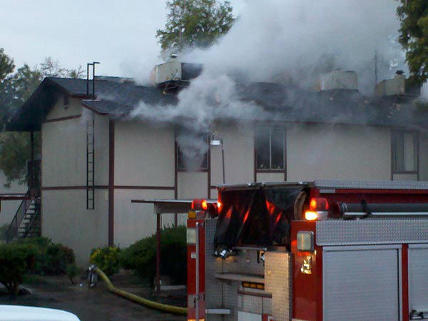 Apartment fire in Central Fresno injures one