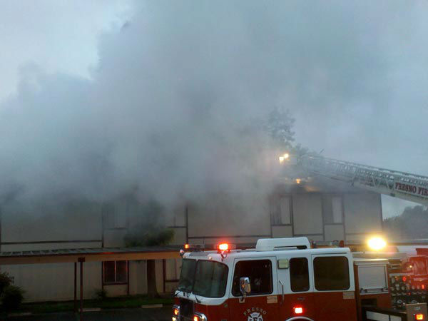 Apartment fire in Central Fresno injures one