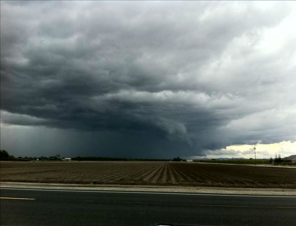 Thunderstorm south of Visalia Ca
