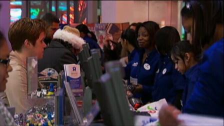 Toy R Us shoppers