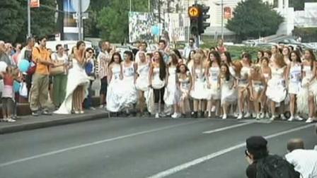 Women run annual wedding gown race in Serbia