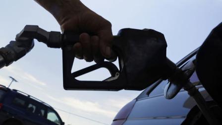 A motorist puts fuel in his cars gas tank at a service station in Springfield, Ill.
