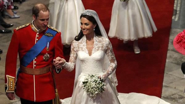 Britain's Prince William and Catherine, Duchess of Cambridge, walk up the aisle after their wedding ceremony in Westminster Abbey, in central London April 29, 2011.