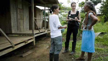 UNHCR Special Envoy Angelina Jolie, center, meets with 71-year-old Gerardina, right, in the village of Barranca Bermeja.
