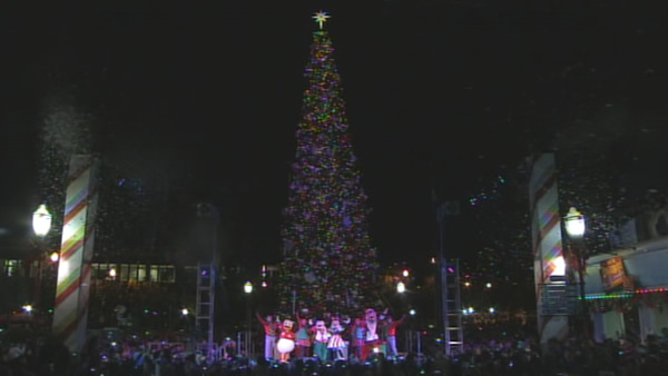 Pier 39s Tree Lighting Celebration