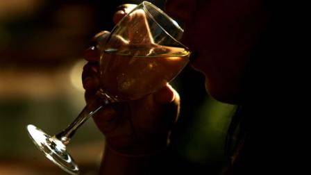 Studies show women benefit from moderate drinking