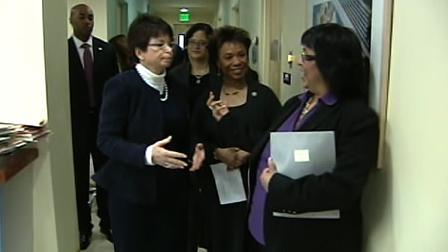 President Obamas senior advisor, Valerie Jarret, toured the San Antonio Neighborhood Health Center in Oakland.