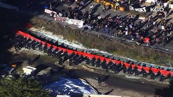 Police make mass arrests at Occupy Oakland protest