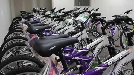 A San Leandro police officer is doing more than just keeping the peace this holiday season, hes trying to make a difference for some needy kids.