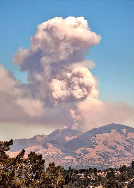 kgo-twitter-esmithla--mt-diablo-fire-smo
