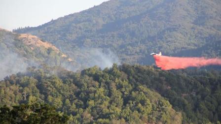 Plane helps put out Fairfax fire