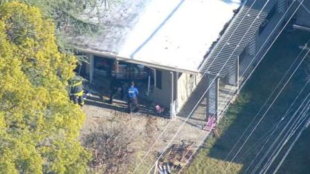 Car goes into Palo Alto house