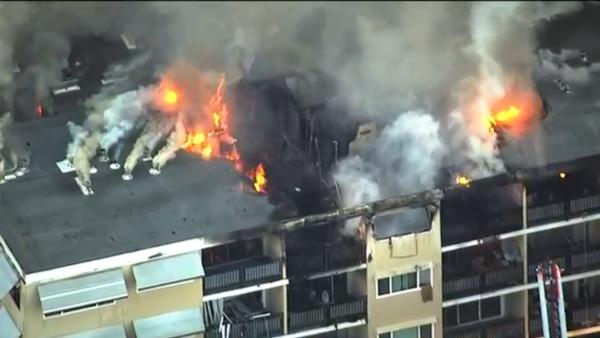 Six-alarm fire at apartment complex in Redwood City
