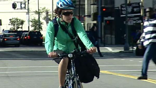 Bicyclists flooded the front steps of City Hall wearing sunglasses
and smiles while seven members of the Board of Supervisors, staff from the
citys Municipal Transportation Agency and other locals talked how about
thrilling it is to ride their bikes. (ABC7 Photo)