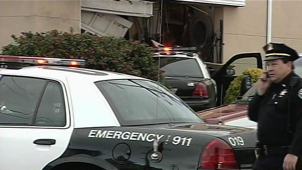 SFPD squad car crashes into Sunset District home