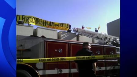 Protesters calling for an end to home foreclosures from the roof of a bank in San Franciscos Mission District were arrested this afternoon.