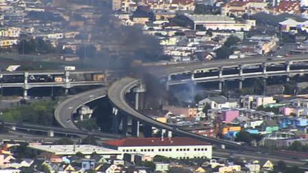 Brush fire burns along Highway 101 in San Francisco